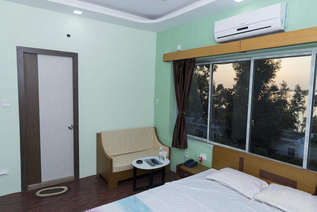 Rajhans Hotel & Resort Phalta Δωμάτιο φωτογραφία