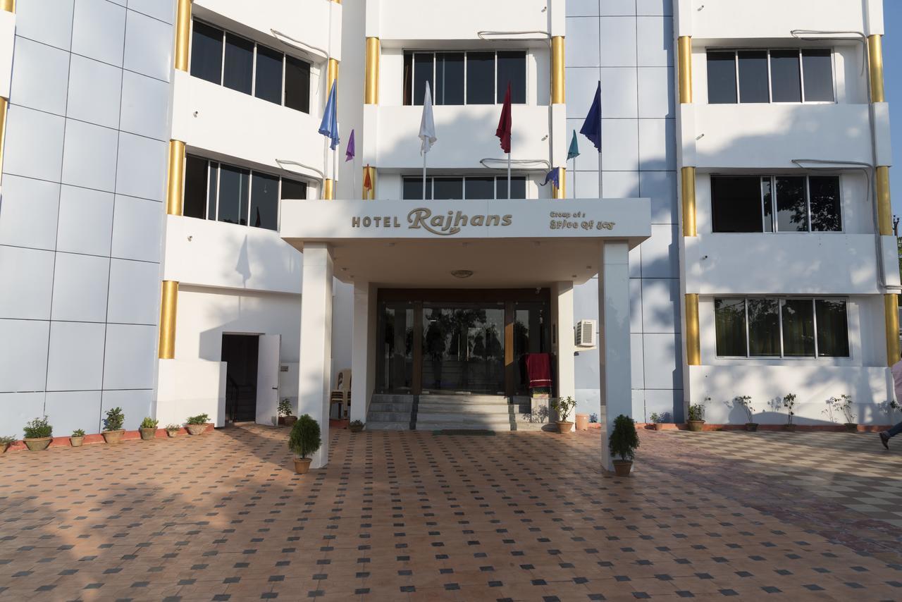 Rajhans Hotel & Resort Phalta Δωμάτιο φωτογραφία