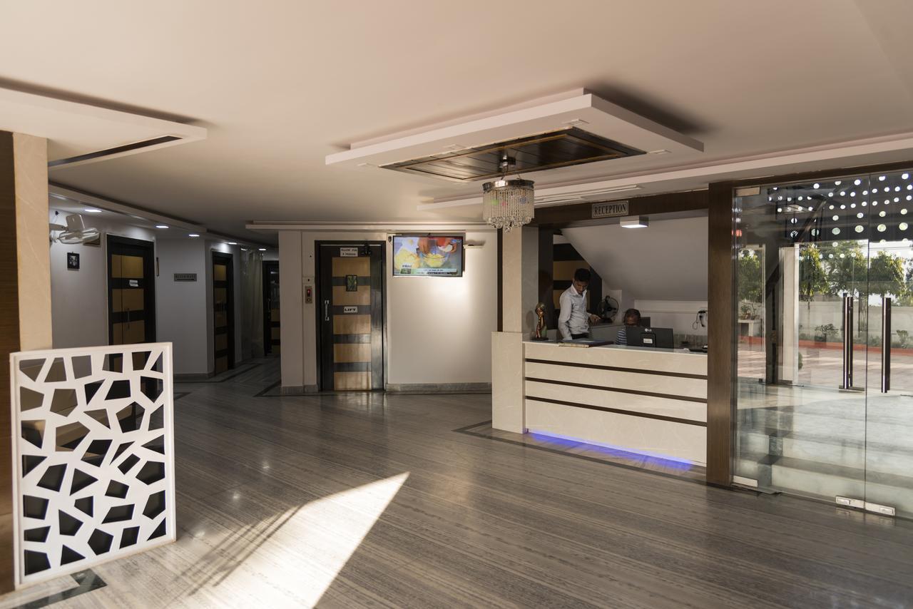 Rajhans Hotel & Resort Phalta Δωμάτιο φωτογραφία