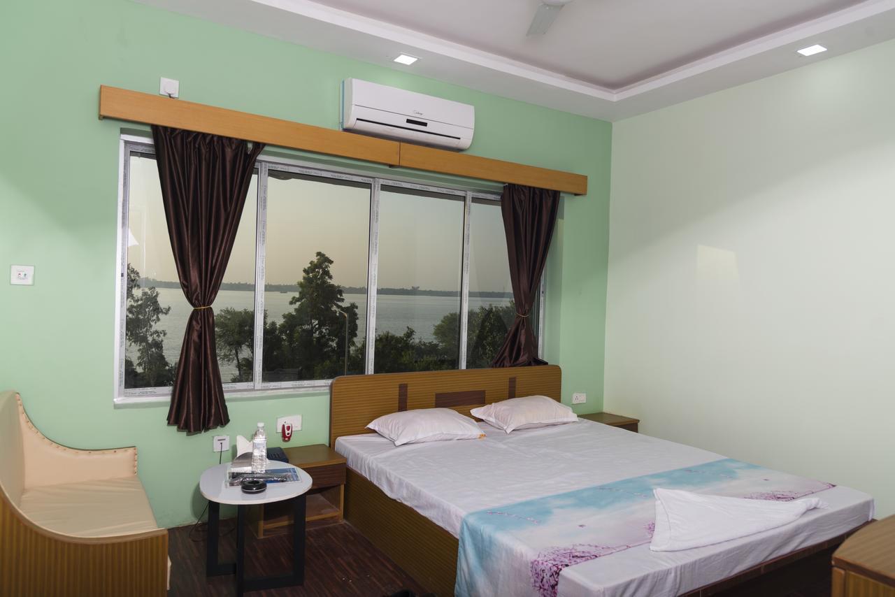 Rajhans Hotel & Resort Phalta Δωμάτιο φωτογραφία