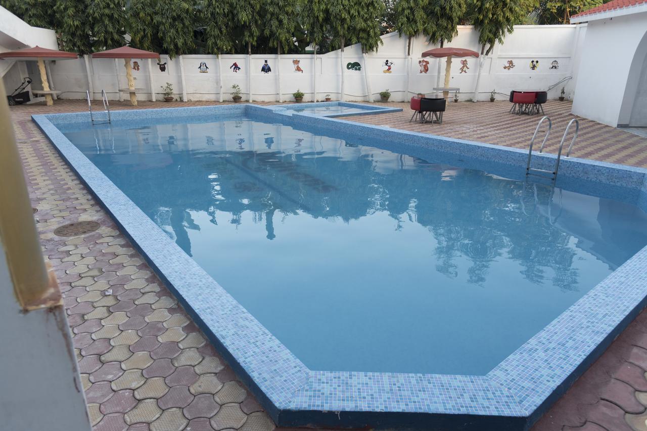 Rajhans Hotel & Resort Phalta Δωμάτιο φωτογραφία